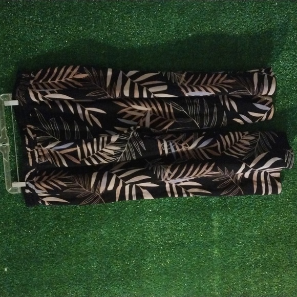 Sseko Black and Tan Cropped Wide Leg - Picture 3 of 3